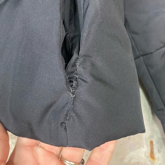 Sisley black zip up puffer jacket small - Picture 7 of 8